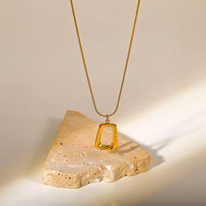 Dropshipping Vintage RVS Trapeziumvormige Ketting Dames 18K Goud Vergulde Holle Vierkante Hangertje Ketting voor Meisjes - Product Image 2