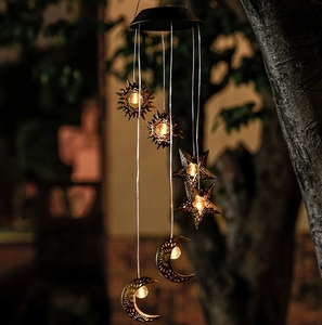 Vintage Bronce Árbol Colgante Jardín Luz Metal <span class=keywords><strong>Luna</strong></span> Estrella Colgante Viento <span class=keywords><strong>Campana</strong></span> Impermeable Noche Solar Jardín Luz - Product Image 1