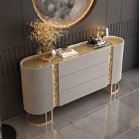 Buffet de luxe incurvé en métal doré moderne, meuble de rangement cannelé, console pour entrée et salon