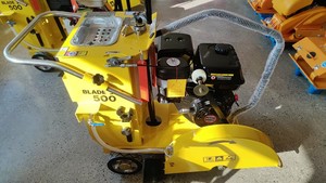 Cortadora de Concreto Amarilla a Gasolina con Motor y Ruedas para Uso en Construcción - Product Image 2