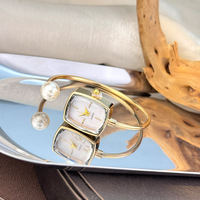 Nouvelle montre bracelet à quartz de luxe, grand cadran carré en alliage, style européen et américain, avec fuseaux horaires multiples, pour le marché international.