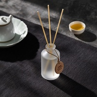Diffuseur de parfum d'ambiance en bois de cèdre naturel avec bâtonnets d'arôme pour hôtels de luxe, spas et vente en gros (direct usine)