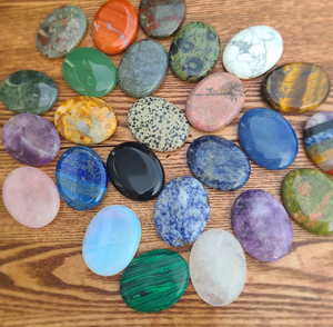 Pierre d'inquiétude pour Chakra sculptée à la main, améthyste, Rose, Quartz, cornaline, Agate, soulagement <span class=keywords><strong>de</strong></span> <span class=keywords><strong>l</strong></span>'anxiété, cristal <span class=keywords><strong>de</strong></span> poche, pierre <span class=keywords><strong>de</strong></span> pouce, 35x45mm - Product Image 2