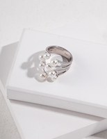 Bague sculpturale multi-brins florale en coquillage avec perles, motif grappe de fleurs épanouies, réglable, fournisseur en gros de bijoux