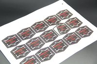Étiquette adhésive en vinyle PVC personnalisée avec estampage à chaud doré, résistante à l'eau, aux UV et aux rayures, découpée sur mesure pour emballage de marque