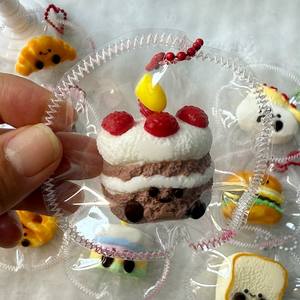 CHENXI Juguetes Antiestrés Populares de Simulación de Pastel y Pan, Mini Colgante, Juguetes Blandos Taba Mochi - Product Image 3