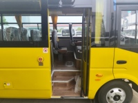 Autobus scolaire économique Ankai K73 de 7,3 m, conduite à gauche/droite, avec une belle apparence personnalisée et un accès bas pour les passagers