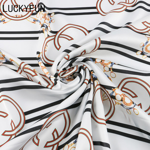 Tela de satén de poliéster estampada de color personalizado para vestidos de mujer, precio al por mayor - Product Image 2