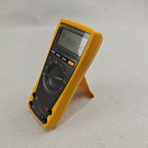 Multímetro True-RMS 179C, Medición de Voltaje, Medición de Temperatura, Pantalla Retroiluminada, Rango de 1000V/600V, Temperatura de Funcionamiento - Product Image 2