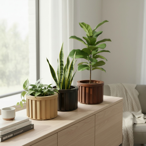 Maceta Redonda Strata Planter Md, Color Marrón Oscuro, de Madera, para Interiores y Exteriores - Product Image 4