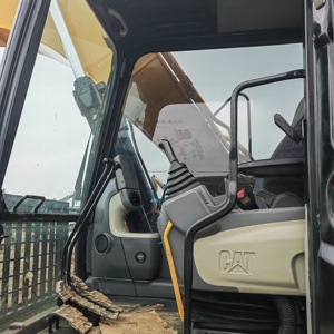 Excavatrice sur chenilles hydraulique Caterpillar 315D d'occasion avec moteur, modèle 2022, poids opérationnel de 15 tonnes, en vente - Product Image 5