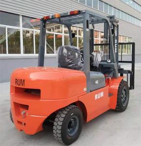 Camion de haute qualité RUM FD40 avec transmission hydraulique automatique, capacité de 4 tonnes, mât à une/deux/triple étages, conception FD40 de haute qualité - Product Image 1
