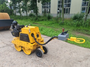 Compacteur d'asphalte et de sol entièrement hydraulique 1T, rouleau compresseur vibrant à double tambour - Product Image 6