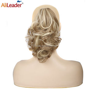 Queue de cheval synthétique courte ondulée avec pince et cordon de serrage - Product Image 1