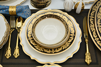 Service de table de luxe en porcelaine fine, style royal, avec décorations en or véritable, assiettes et bols