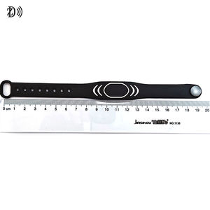 사용자 정의 로고 조정 가능한 방수 NTAG213 NTAG215 칩 13.56MHz 프로그래밍 가능 체육관 실리콘 NFC 지불 RFID 팔찌 - Product Image 4