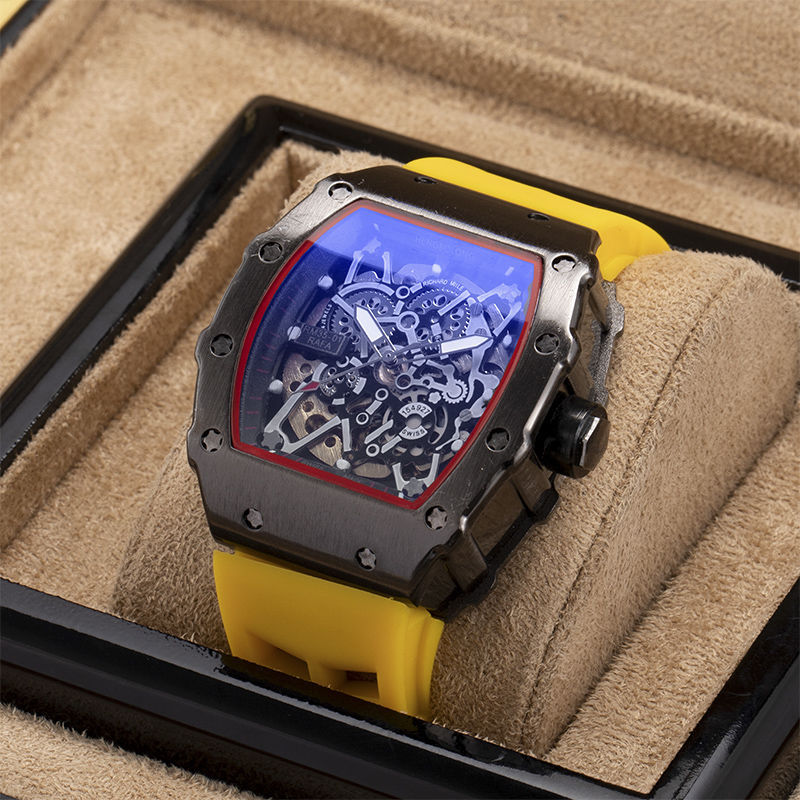 Amarillo con placa negra.