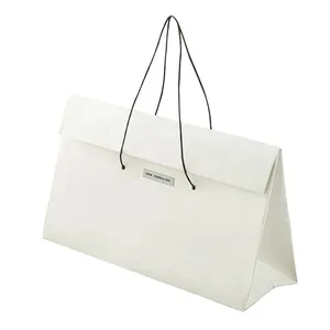 Vente en gros de cadeau à provisions en papier kraft blanc personnalisé recyclé sac cadeau en papier avec logo imprimé personnalisé