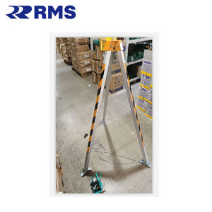 Trépied pour le sauvetage dans les espaces fermés avec rapport d'essai, ligne de vie autobloquante et harnais de sécurité - Product Image 2