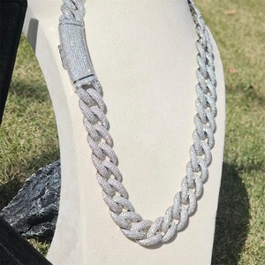 Chaîne cubaine en moissanite de qualité supérieure pour hommes et femmes, bijoux pour usage quotidien, cadeau disponible à bon prix - Product Image 2