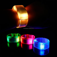 Bracelets LED pour fête avec télécommande DMX, logo personnalisé Ismart, RFID, bracelet lumineux pour concert