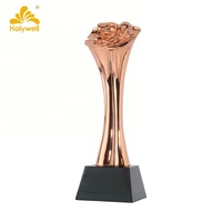Trophée élégant Holywell 2026 en alliage d'aluminium plaqué or rose, gravé motif rose, base en cristal noir, conception gratuite, vente chaude