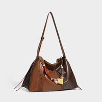 Sac fourre-tout color-block de conception de niche, Nouveauté 2026, léger, de luxe, grande capacité, pour les trajets quotidiens, avec fermeture éclair, porté épaule ou croisé