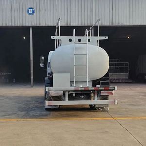 Vente directe usine DongFeng 4*2 Camion-citerne à carburant de 8000 litres, Citerne à carburant aéronautique de 8 mètres cubes en Afrique du Sud - Product Image 6