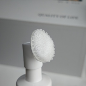 Espuma Limpiadora Facial Blanqueadora con Cúrcuma y Ácido Kójico <span class=keywords><strong>de</strong></span> Marca Privada, Limpiador Facial con Cepillo Espumador - Product Image 5