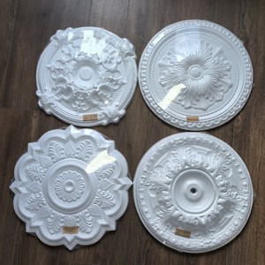 Rose de <span class=keywords><strong>plafond</strong></span> <span class=keywords><strong>en</strong></span> <span class=keywords><strong>polystyrène</strong></span> ignifuge avec des capacités de moulage élégantes pour la décoration intérieure, matériau pour la maison - Product Image 3