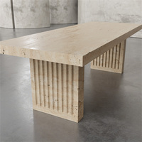 Table à manger rectangulaire en marbre massif, design Dream Home, plateau cannelé, base latérale personnalisée, table de dîner en pierre pour résidence moderne