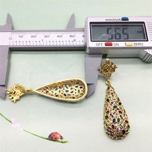 Boucles d'oreilles en laiton plaqué or 18k avec zircon pour femmes, dernière conception, prix de gros, <span class=keywords><strong>2022</strong></span> - Product Image 4