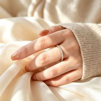 Bague en Acier Titane Exquise Entièrement Sertie de Diamants Super Brillants pour Femme, Nouvelle Bague Empilable Tendance pour Couple