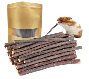Golosinas masticables de madera orgánica para mascotas Palos de manzano de 15cm para mantener felices a hámsteres y ratas - Product Image 1