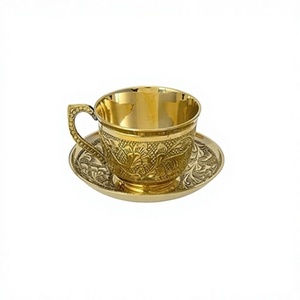 Atractivo juego de taza y platillo para café y té, de latón chapado en oro, a bajo precio. - Product Image 1