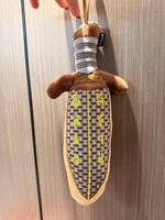 Porte-clés en peluche mignon en forme de petite épée, super doux, qui fait du bruit, pour sac, pendentif de sac à dos, cadeau, vente en gros et au détail
