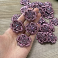 Appliques perlées argent et bleu avec strass patchs de broderie en tissu en forme de coeur pour chapeau conception de fleurs scintillantes