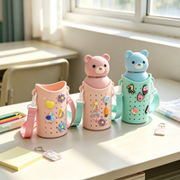 Manchon de protection en silicone personnalisé avec logo de marque, motif dessin animé élégant pour bouteilles d'eau