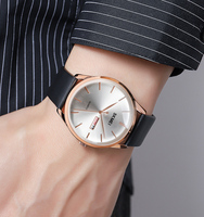 Montre fine SKMEI 1991 pour professionnels bancaires, idéale pour la réception quotidienne des clients et les occasions professionnelles.