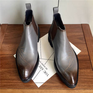 Botas de nuevo estilo para hombre - botas Chelsea de cuero genuino de vaca de primera calidad con diseño grabado a la moda, punta puntiaguda y suela gruesa - Product Image 2