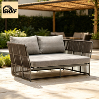 Ensemble de salon de jardin en corde tressée avec canapé-lit, assise profonde, structure en aluminium et coussins gris texturés pour jardin, villa, terrasse, balcon, cour