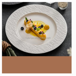 Assiettes à soupe et à pâtes à large bordure en céramique et <span class=keywords><strong>porcelaine</strong></span> <span class=keywords><strong>noire</strong></span>, style japonais, pour restaurants et hôtels, idéales pour la restauration fine. - Product Image 1