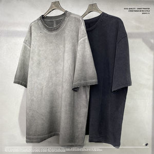 เสื้อยืดคอกลมแขนสั้นทรงหลวมของผู้ชายมีรูตัดด้านข้างสีป้องกันการทอด - Product Image 3