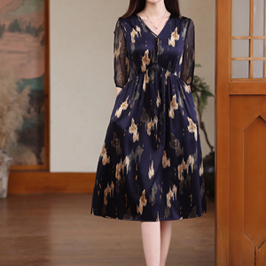 Gonna Lunga <span class=keywords><strong>di</strong></span> Lusso Cinese in Pura Seta <span class=keywords><strong>di</strong></span> Gelso 100% per Donna, Comoda e Morbida con <span class=keywords><strong>Motivi</strong></span> Tradizionali e Vita Naturale - Product Image 1