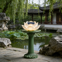 Statue en résine sur piédestal à cannelures vert vintage - Peinte à la main, support décoratif pour cérémonie de mariage en extérieur
