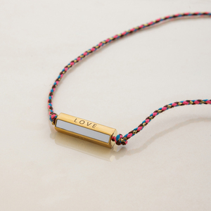 Collana Charm da Donna con Pendente Esagonale in Madreperla, Incisione 'Love', Collana a Croce con Corda Colorata, Gioiello Delicato a Tema Amore - Product Image 4