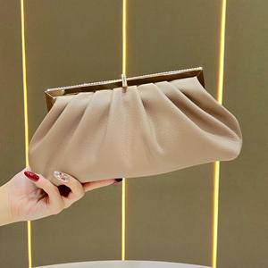 Sacs fourre-tout pour femmes en cuir PU de haute qualité, sac de soirée Cloud de luxe, sac à bandoulière de créateur de luxe pour mariage et fête, sac sous le bras - Product Image 2