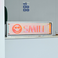 Personnages lumineux d'intérieur de magasin de mode, miroir abyssal coloré de mille couches, personnalisation de boîte à lumière lumineuse LED