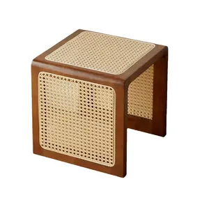 französische kleine Möbel a schlankes Boho-Chic-Design Massivholz Bein Holz und Eisen nordisches Rattan gewebter Couchtisch