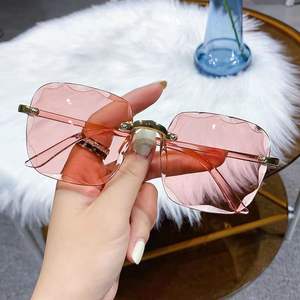Gafas de sol cuadradas sin marco de estilo europeo para mujer, lentes de PC con protección UV400, gafas de sol modernas a la moda - Product Image 4